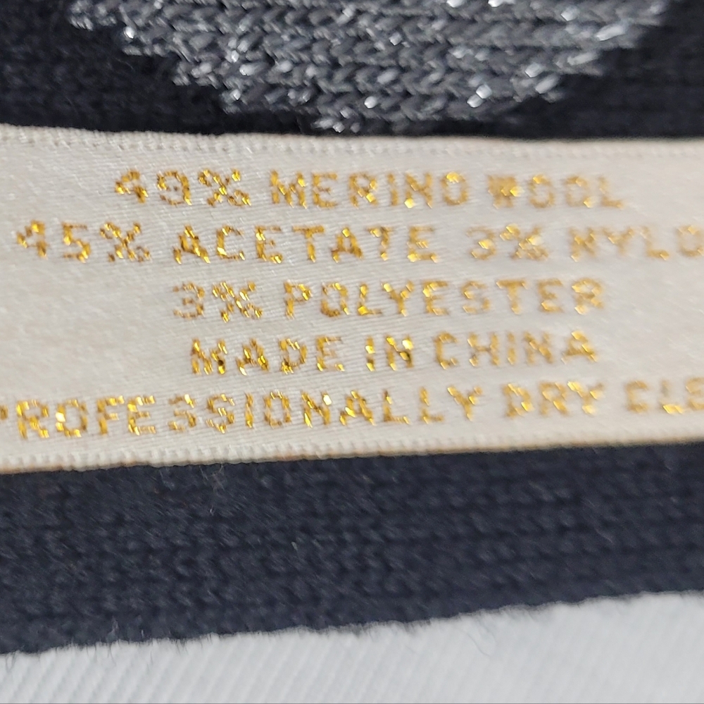 Coach Reversible SCARF - Picture 6 of 8